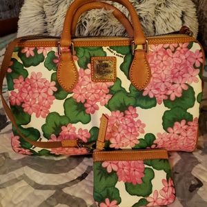 Dooney and Bourke purse w/wristlet